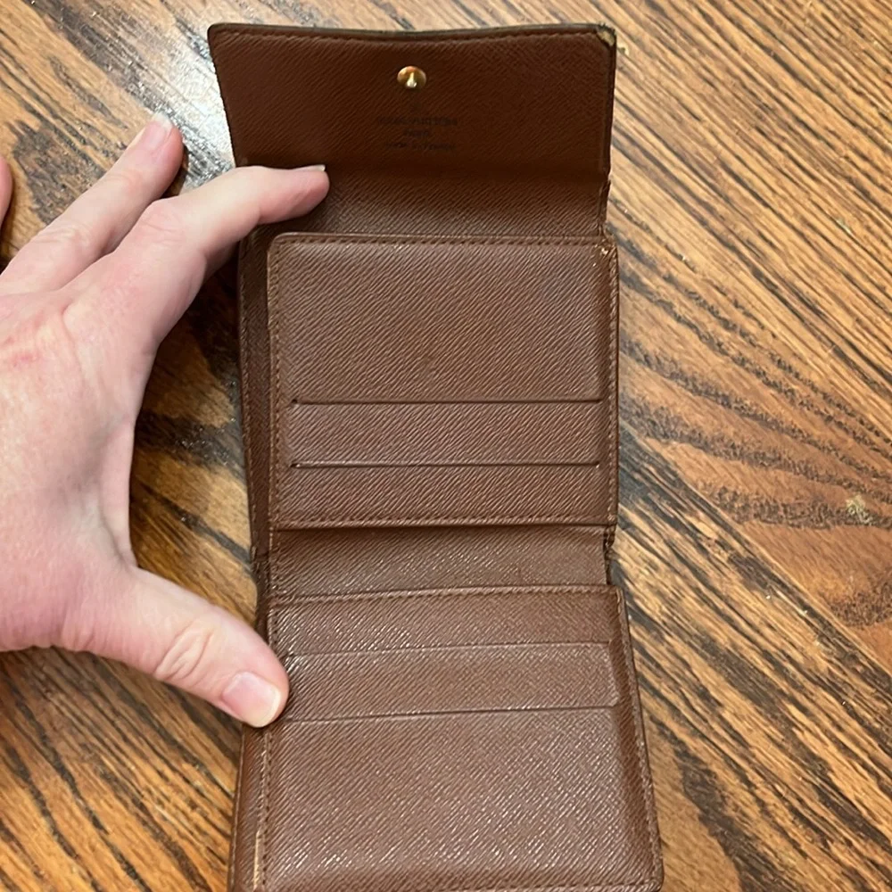 Louis Vuitton Wallet - Picture 4 of 9